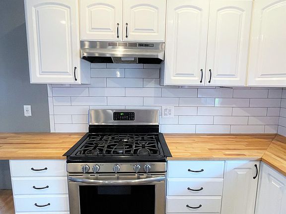 3rd image of 49 Pond St #1