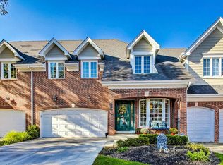 102 E Knighton Pl, Elmhurst, IL 60126