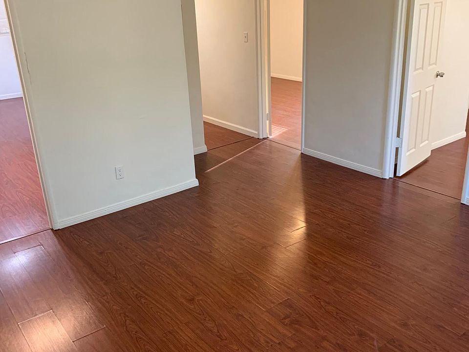 Living Room/ Entry