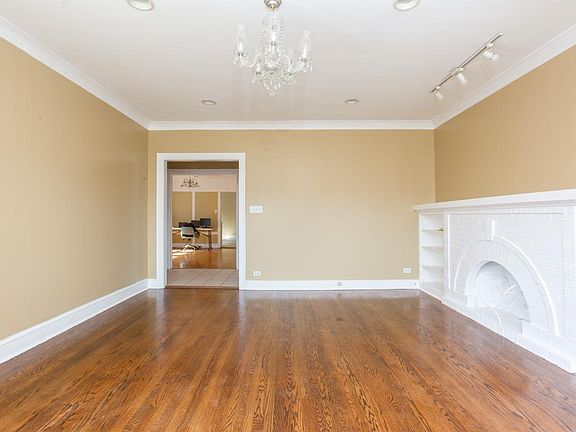 4th image of 5810 N Rockwell St