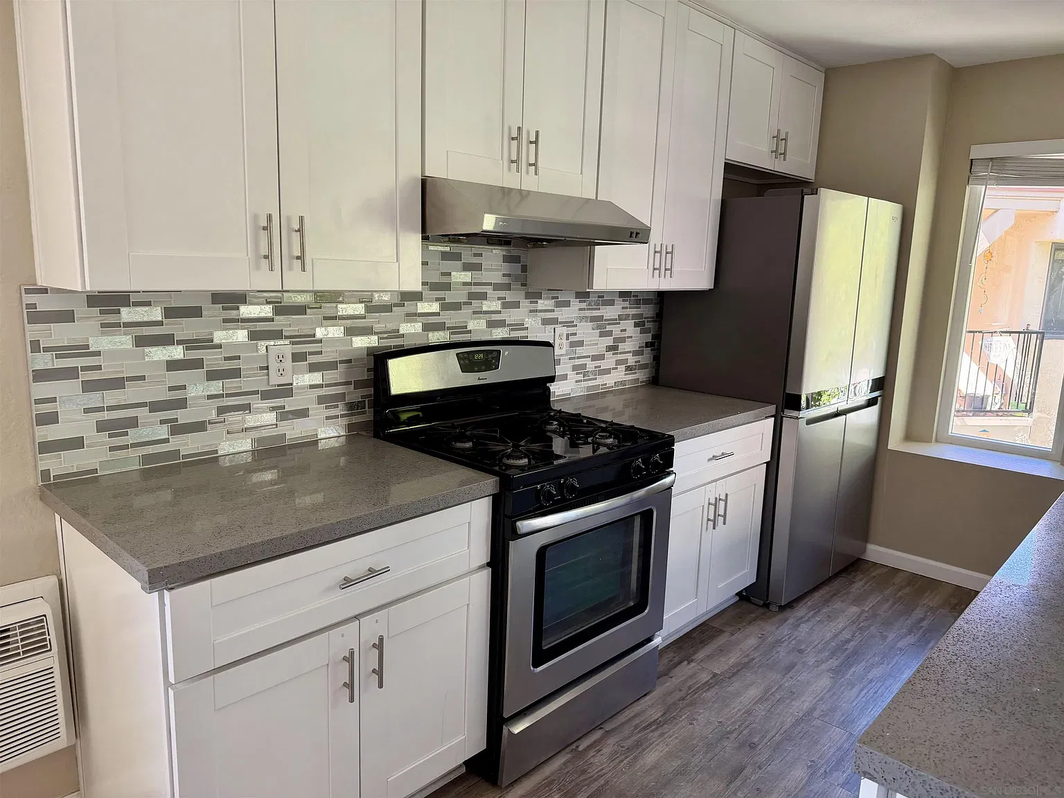 2 bed, 2.0 bath, 912 sqft, $3,000 — Photo 1