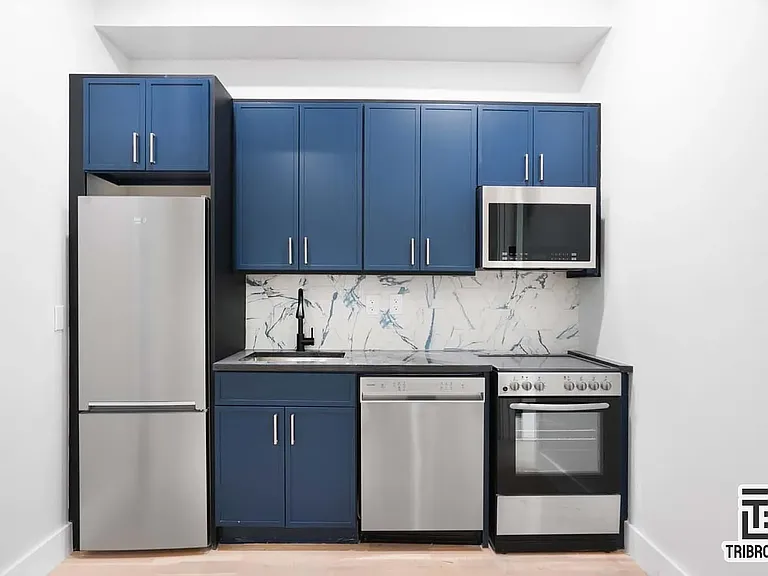 141 Meserole St #4B — Photo 2