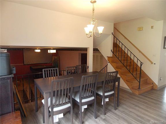 5th image of 547 Goldleaf Ave