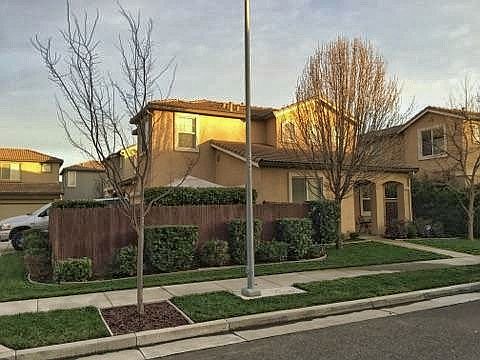 2nd image of 2843 Crested St