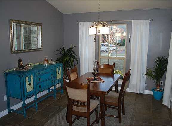 5th image of 3013 Queenston Ave