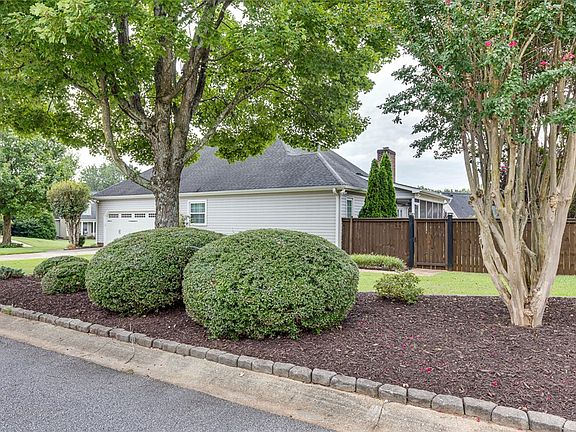 3rd image of 302 Wild Rice Dr
