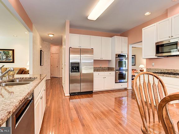 3rd image of 26 Old Granary Ct