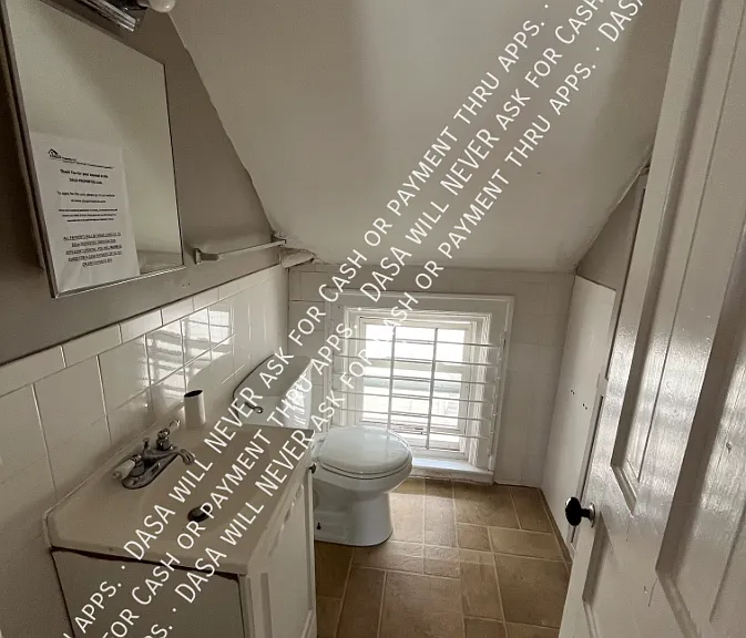 28 Newfield St #UPPER — Photo 7