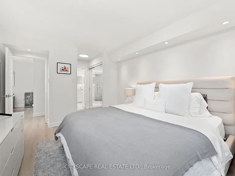 7460 Bathurst St #209 — Photo 18