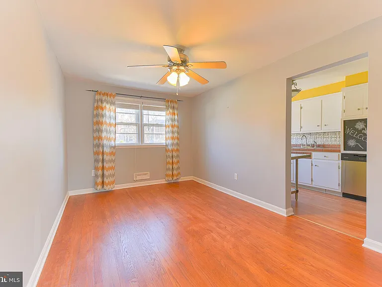 1130 Linden Ave — Photo 5