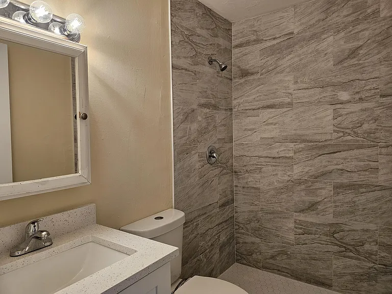 5836 S 37th Ct — Photo 12