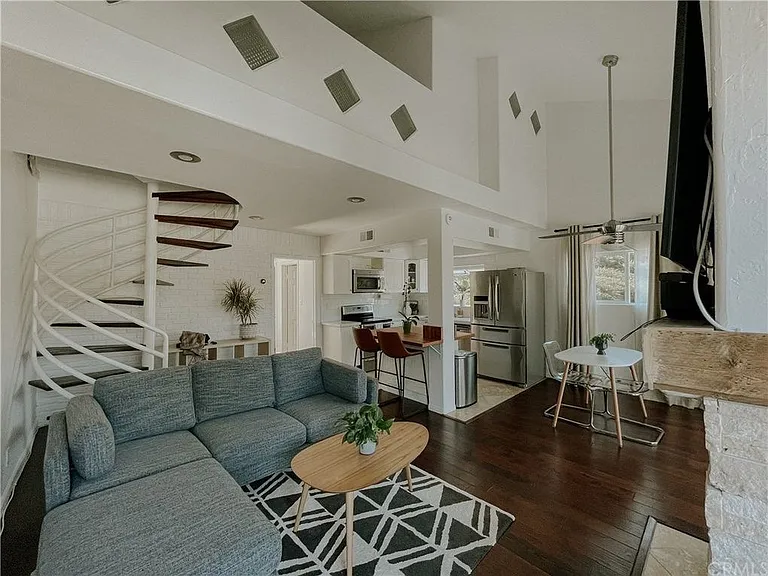 23821 Hillhurst Dr #41 — Photo 2