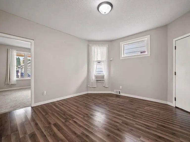 792 Edmund Ave W — Photo 13