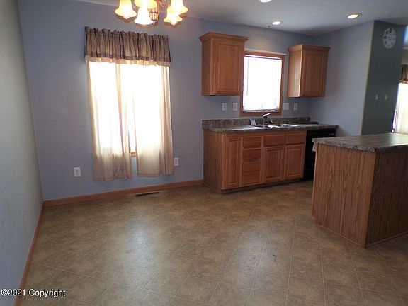 4th image of 307 Glenn Ct