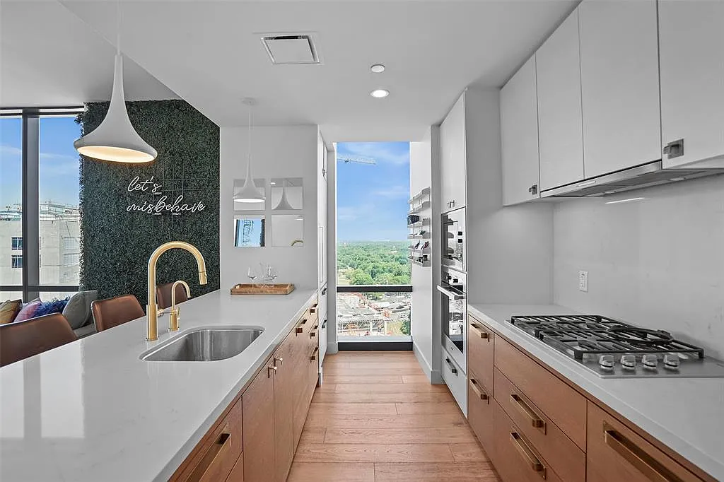 2 bed, 2.0 bath, 1128 sqft, $4,395 — Photo 4