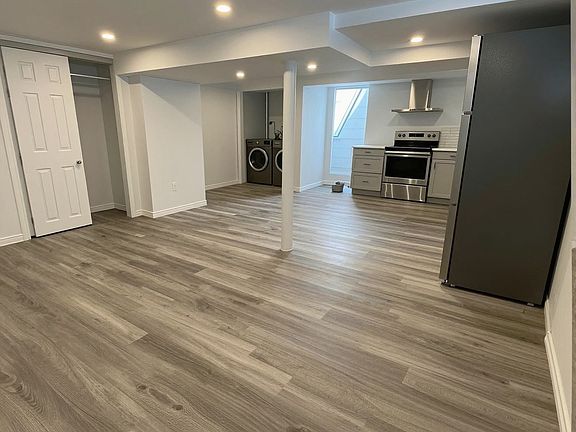 2nd image of 313 Elgin St