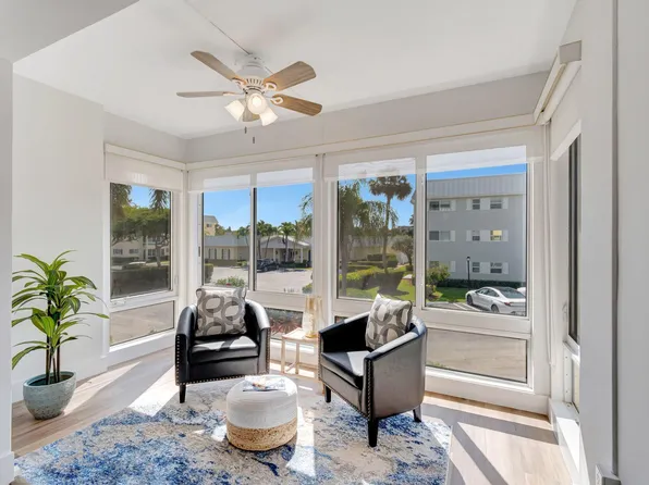 17 Colonial Club Dr, Boynton Beach, FL