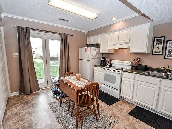 5th image of 886 E Sherwood Hills Dr
