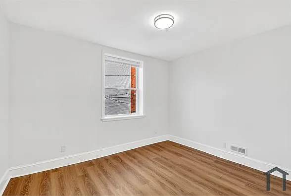 1821 E Oakdale St — Photo 12