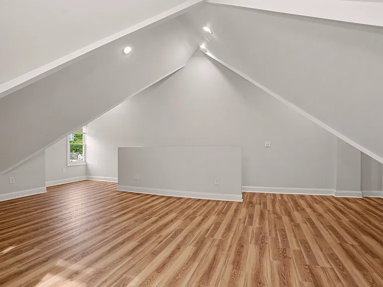 156 Hawthorne Ave — Photo 24
