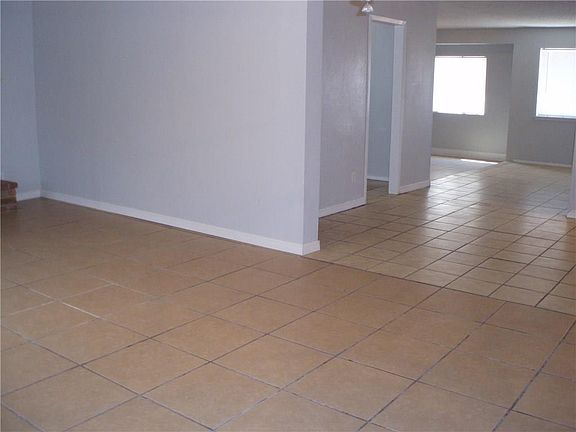 3rd image of 521 Muralla Way