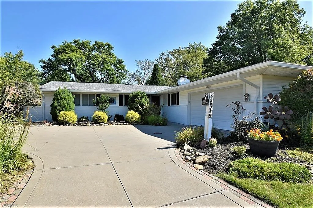 25515 Bryden Rd photo 1