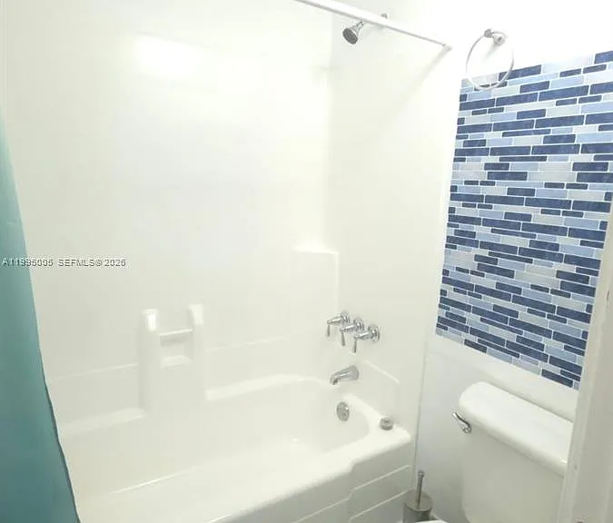 2350 NE 135th St #1402 — Photo 13