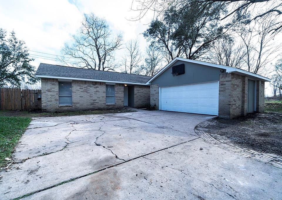 1st image of 4902 Riverwood Dr