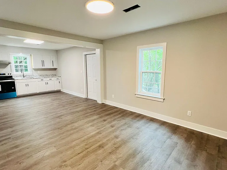 108 E Dewey St — Photo 26