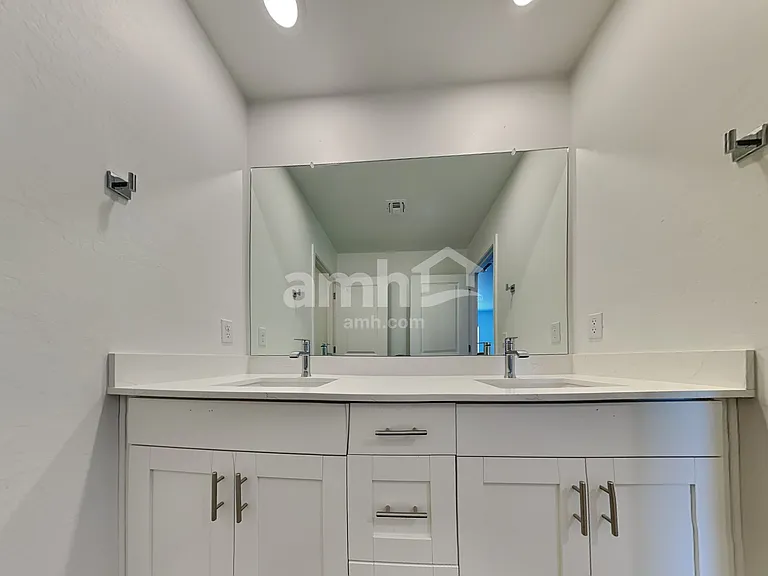 17109 W Lawrence Ln — Photo 14
