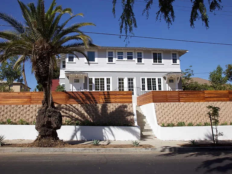 1433 Talmadge St — Photo 1