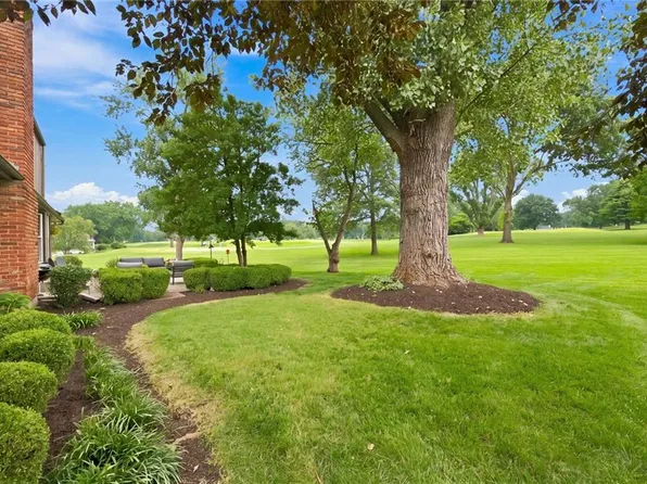 12855 Sagamore Rd, Leawood, KS 66209