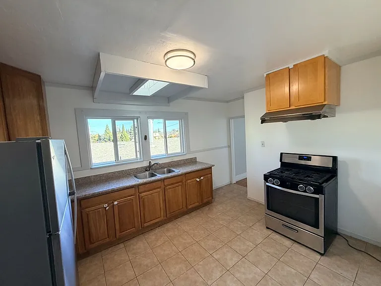 2856 Georgia St — Photo 9