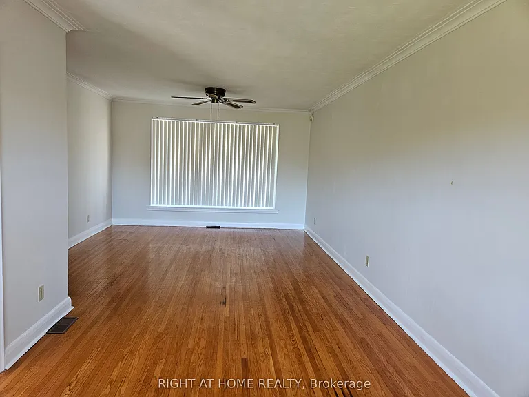 388 Fernleigh Cir S — Photo 3