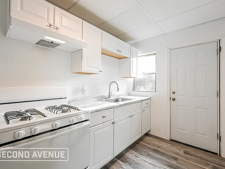 833 Vermont Ave — Photo 10