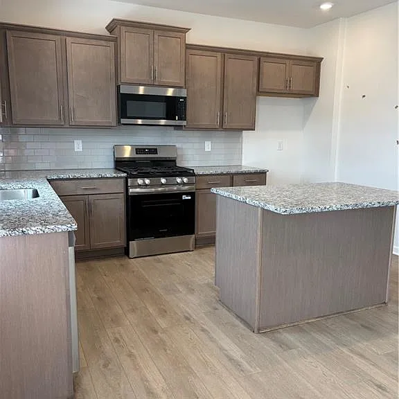 329 Bloomfield Cir — Photo 6