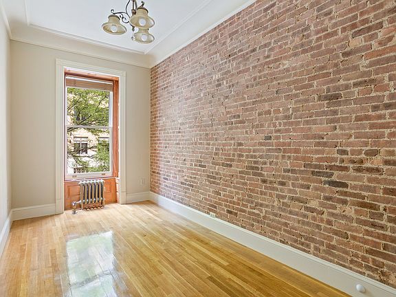 3rd image of 8 W 71st St #4C