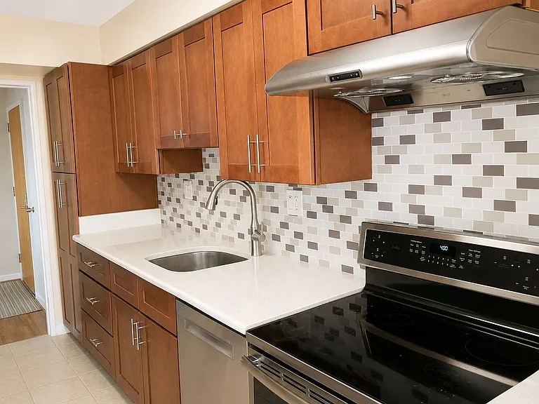 1808 Old Meadow Rd #1005 — Photo 7