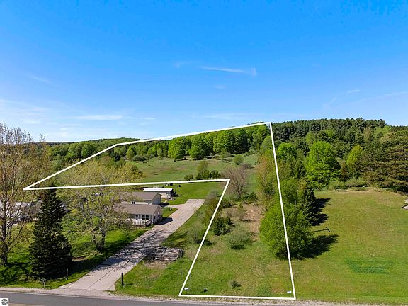 3rd image of Airport Rd