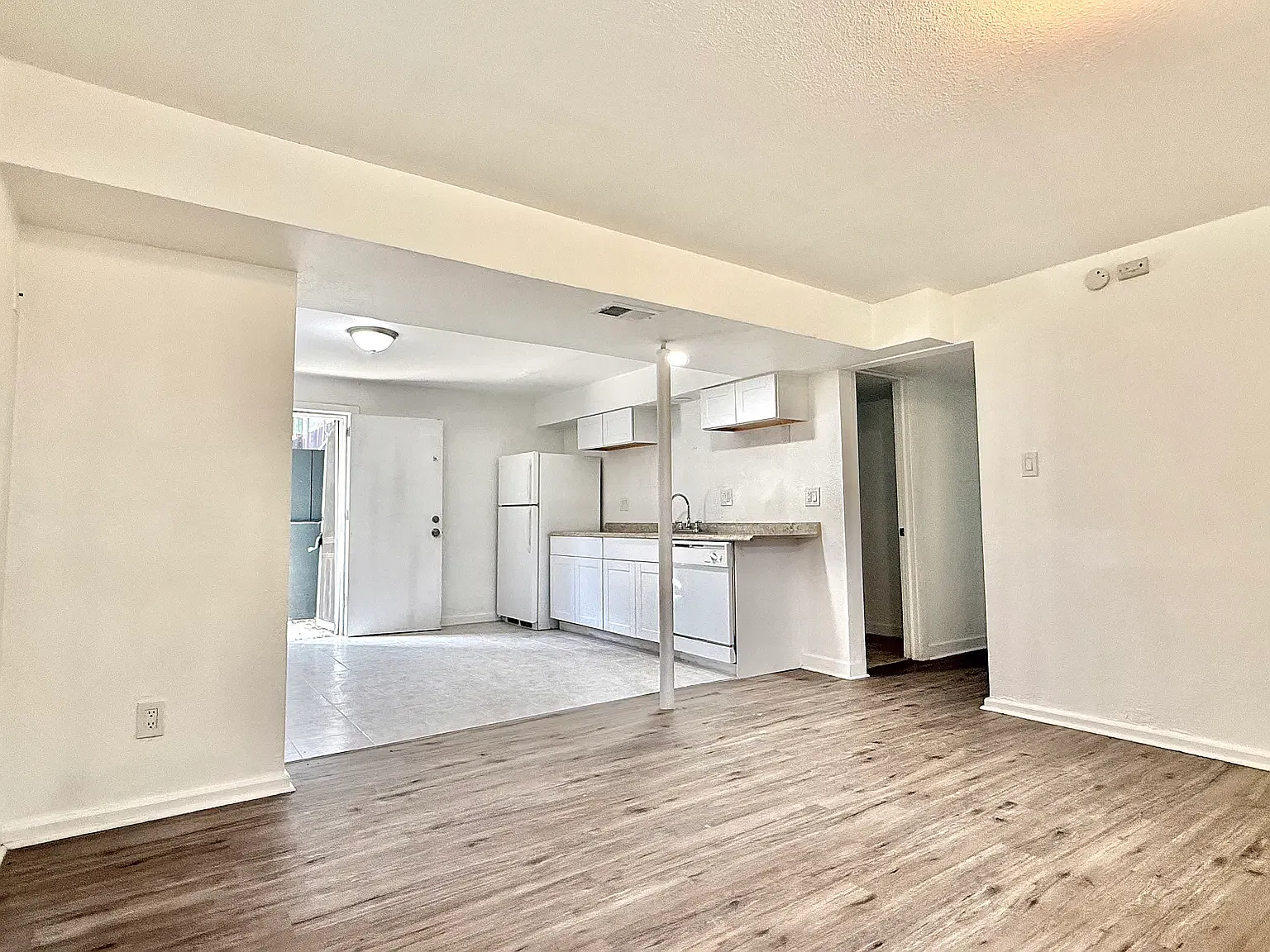 2 bed, 850 sqft, $1,650 — Photo 2