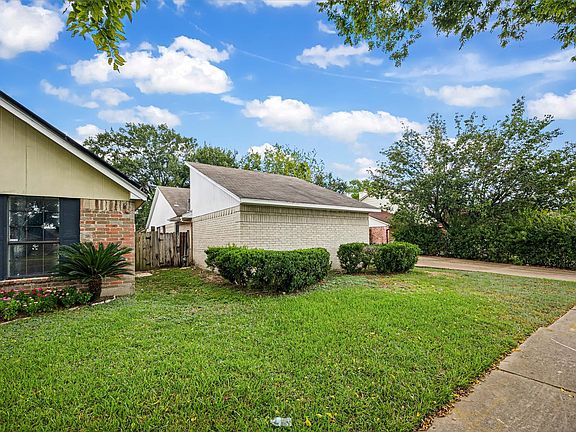 3rd image of 5610 Longforest Dr