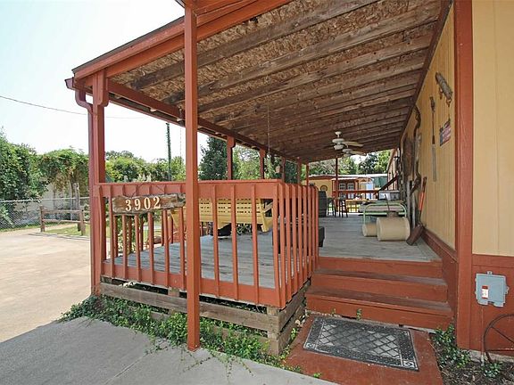 Front Entry to Porch