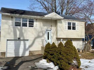 14 E 15th St, Huntington Station, NY 11746
