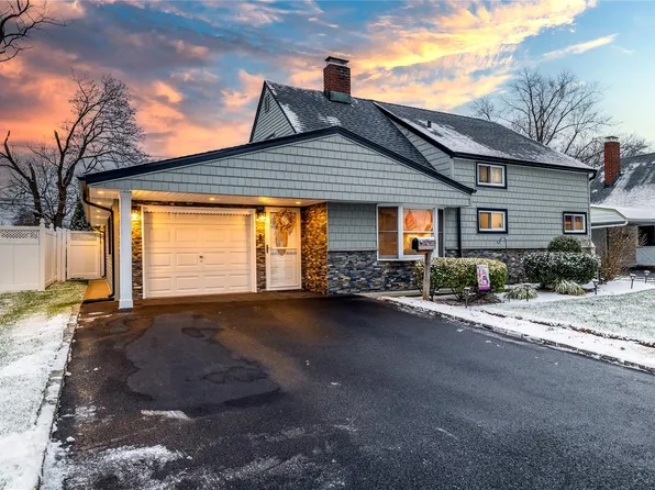 265 Blacksmith Road, Levittown, NY 11756