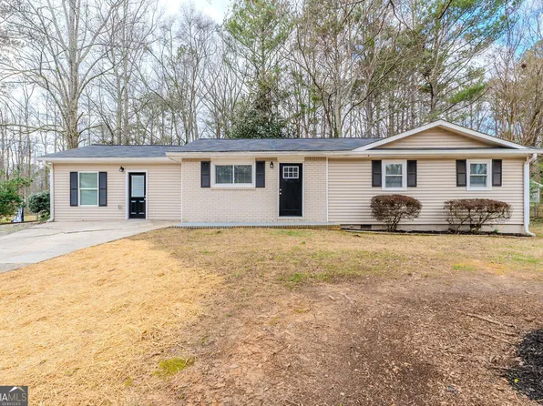 8673 Chestnut Ln, Lithia Springs, GA 30122