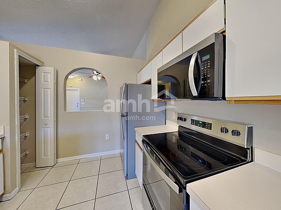 3rd image of 12605 Parkbury Dr