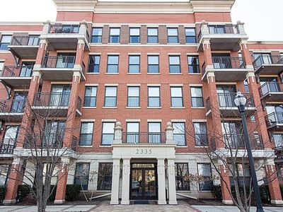 2335 W Belle Plaine Ave APT 102, Chicago, IL, 60618