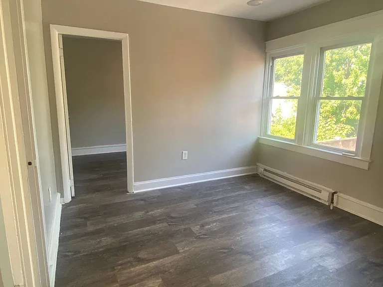 2527 Edgemont Ave — Photo 7