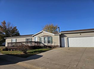 402 Waterway Dr, Iowa City, IA 52246