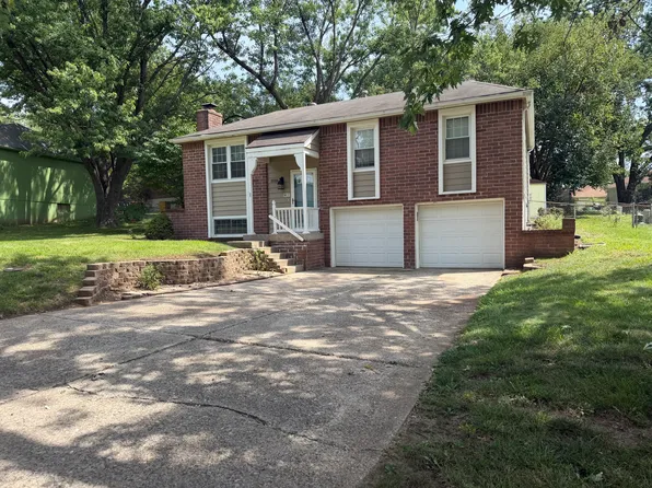 1016 NW Oxford Dr, Blue Springs, MO 64015